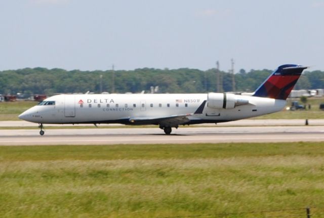 Canadair Regional Jet CRJ-200 (N8501F) - Arriving runway 36L of Memphis International