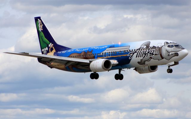 BOEING 737-400 (N705AS)