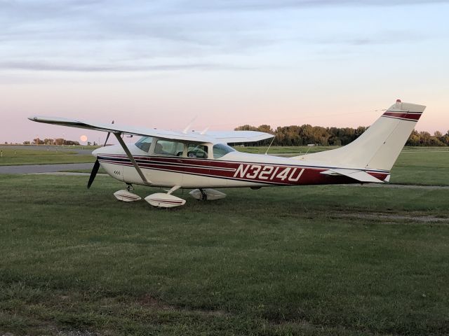 Cessna Skylane (N3214U)
