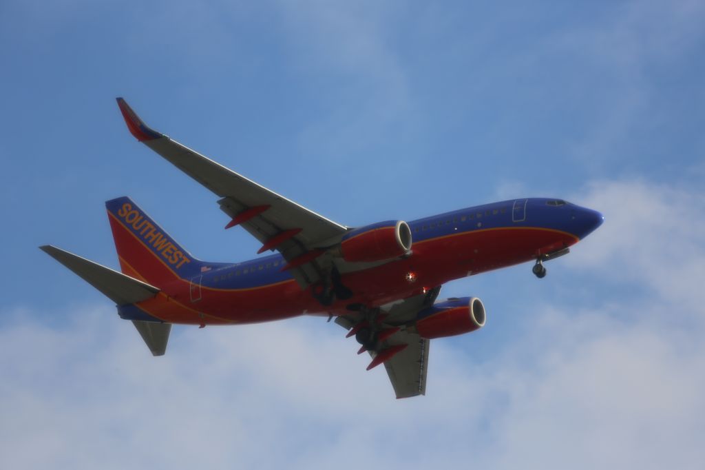 Boeing 737-700 (N790SW)