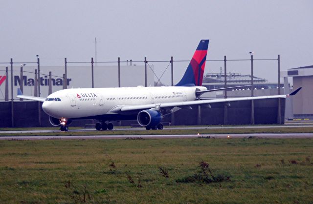 Airbus A330-300 (N853NW)