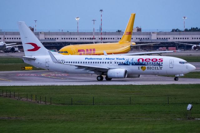 Boeing 737-800 (EI-GRJ)