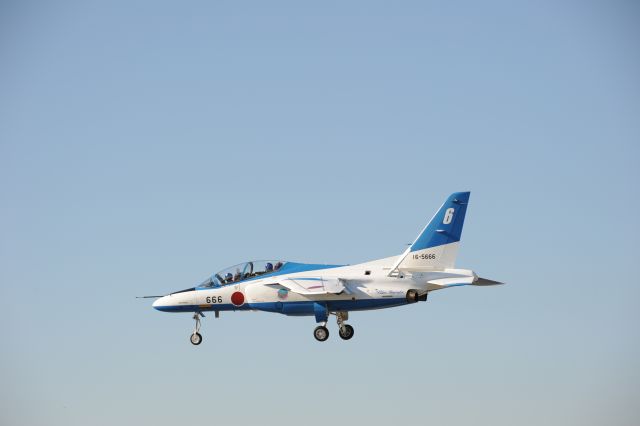 KAWASAKI T-4 (16-5666) - 2.Nov.2018 Blue Impulse #6