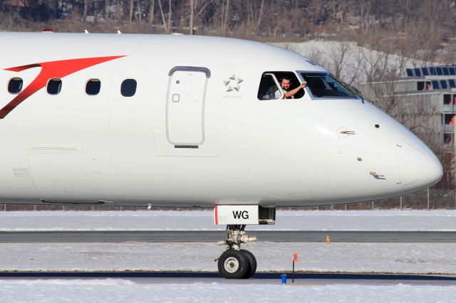 Embraer ERJ-190 (OE-LWG)