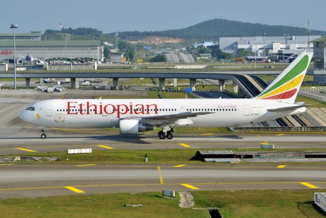 BOEING 767-300 (ET-ALP)