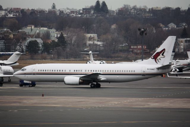 BOEING 737-400 (N129AC) - Arizona Coyotes in town playing the Bruins.