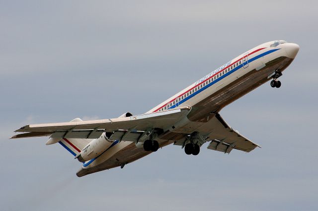 Boeing Super 27 (200) (N727M) - The Flying Nomads travel group rockets out of Fort Smith, headed home for DET.