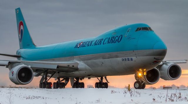 BOEING 747-8 (HL7623) - A Korean Cargo 748 lines up for an 06L departure to Anchorage