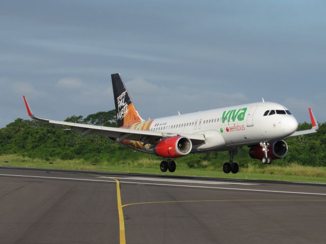 Airbus A320 (XA-VAX)