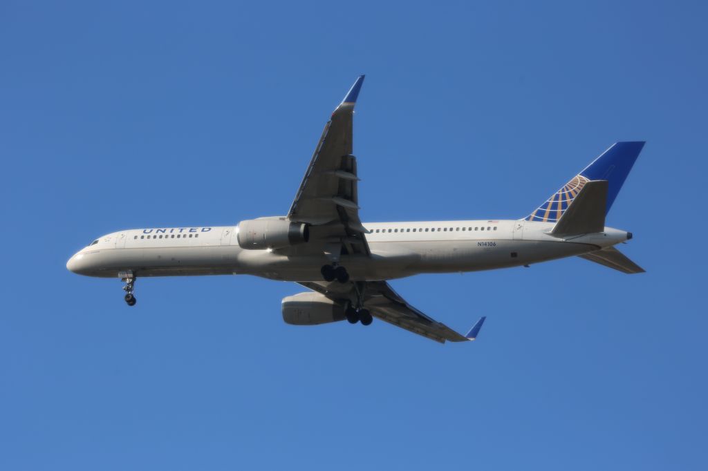 Boeing 757-200 (N14106)