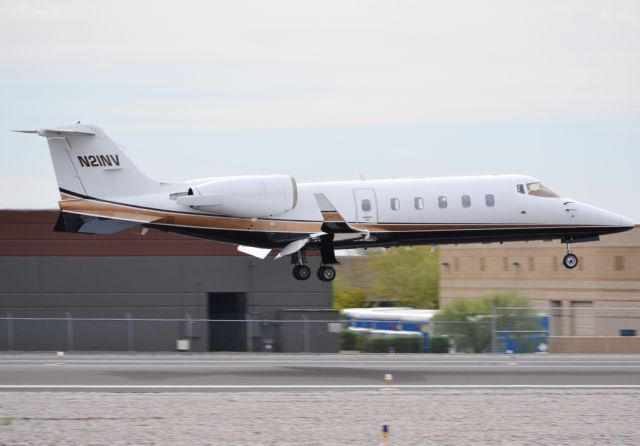 Learjet 60 (N21NV)