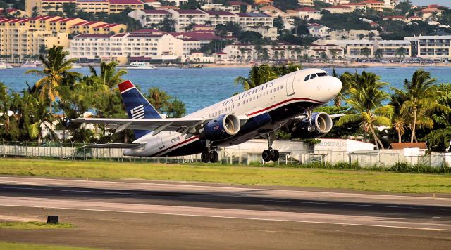 Airbus A319 (N710UW)