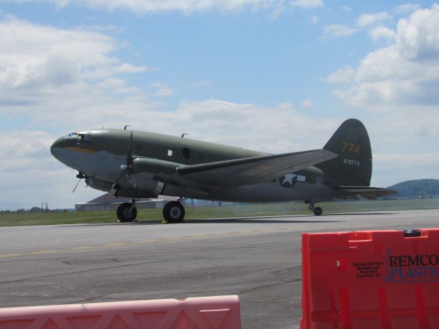 CURTISS Commando — - WWII Weekend.