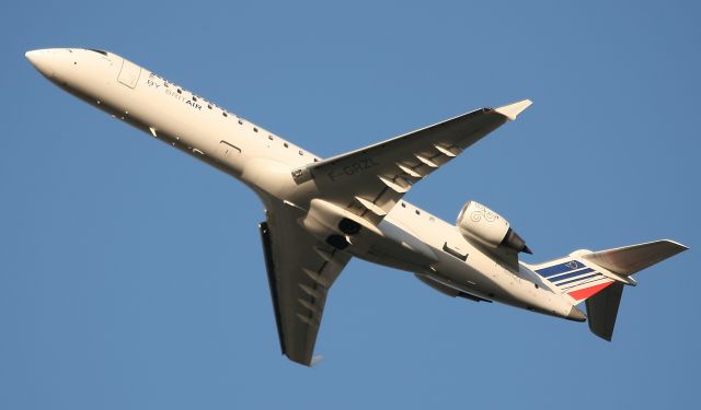 Canadair Regional Jet CRJ-700 (F-GRZL) - Décollage d'un Canadair Regional Jet CRJ-702 de la compagnie Brit Air de la piste 08L/26R de l’aéroport Roissy Charles De Gaulle (CDG-LFPG).