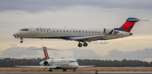 Canadair Regional Jet CRJ-700 (N611SK)