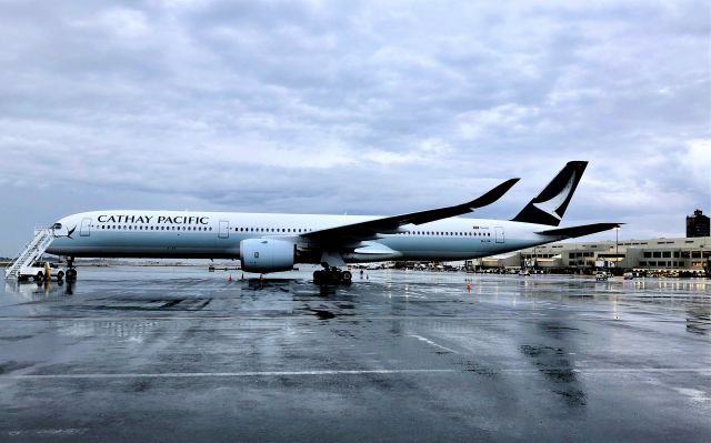 Airbus A350-1000 (B-LXN) - A350-1000br /12/16/21 @ KBOS Logan 02128