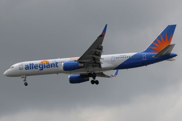 Boeing 757-200 (N902NV)