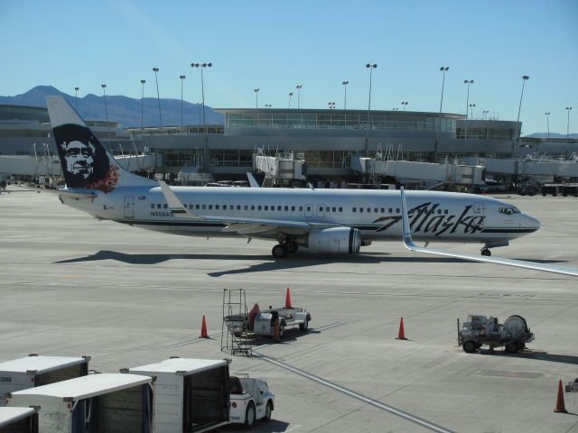 Boeing 737-800 (N558AS)