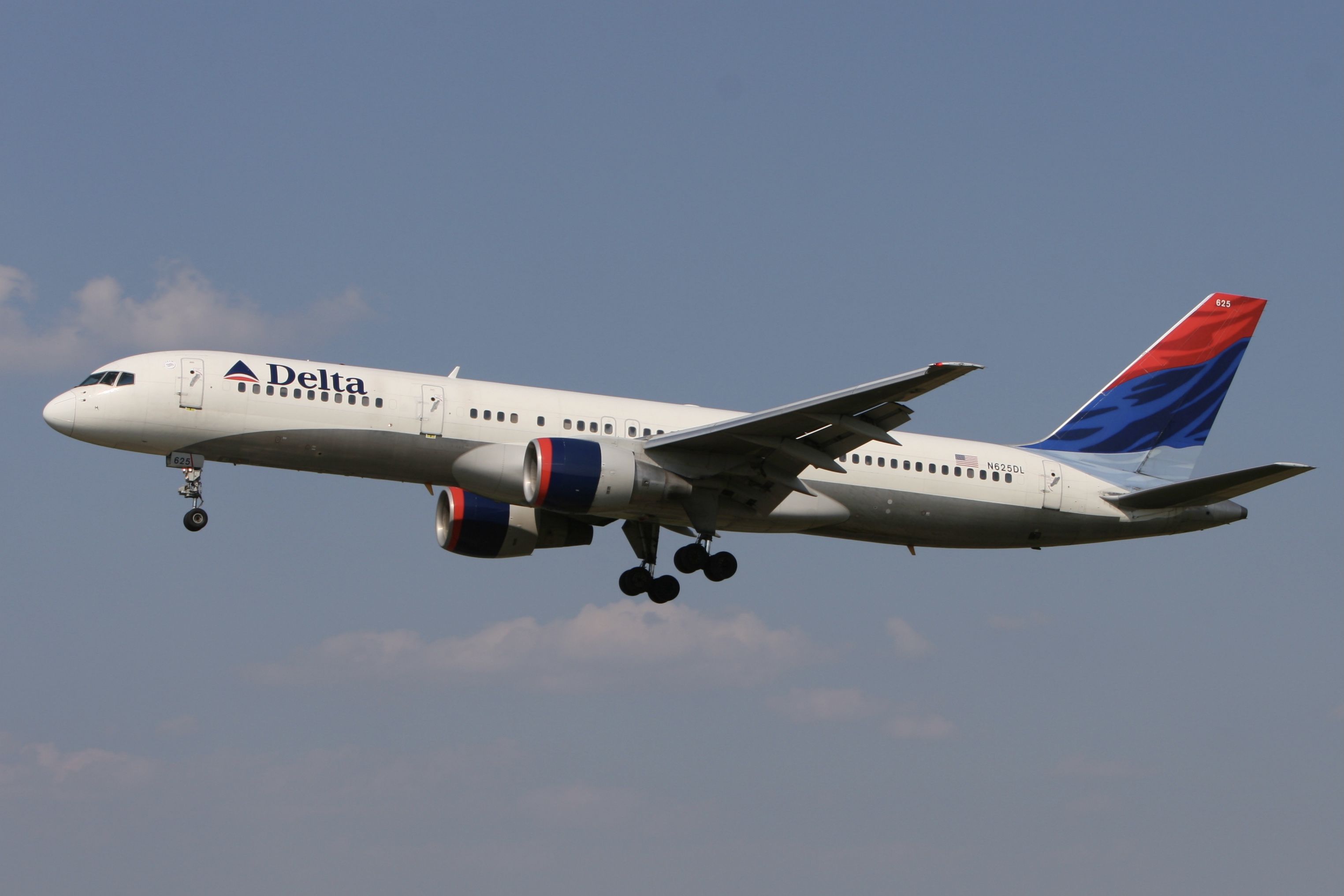 Boeing 757-200 (N625DL) - July 7, 2007 - approached Baltimore BWI