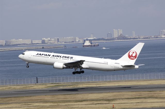 BOEING 767-300 (JA658J) - Departure at Haneda Intl Airport Rwy34R on 2012/03/14