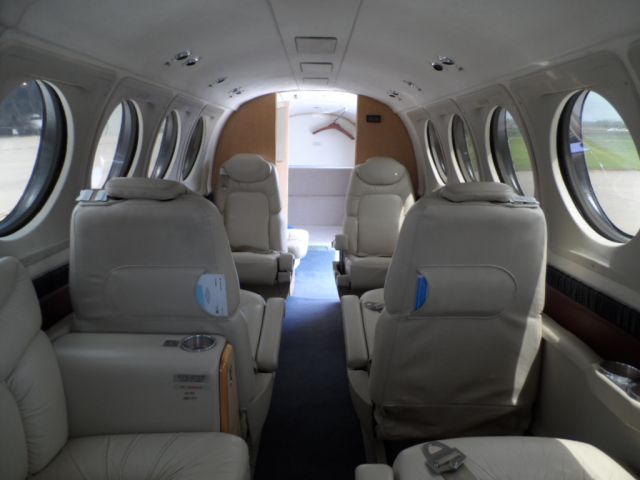 Beechcraft Super King Air 200 (N727B)