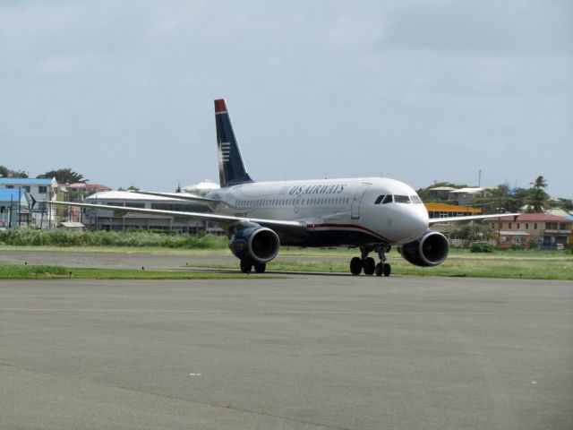 Airbus A319 (N737US)