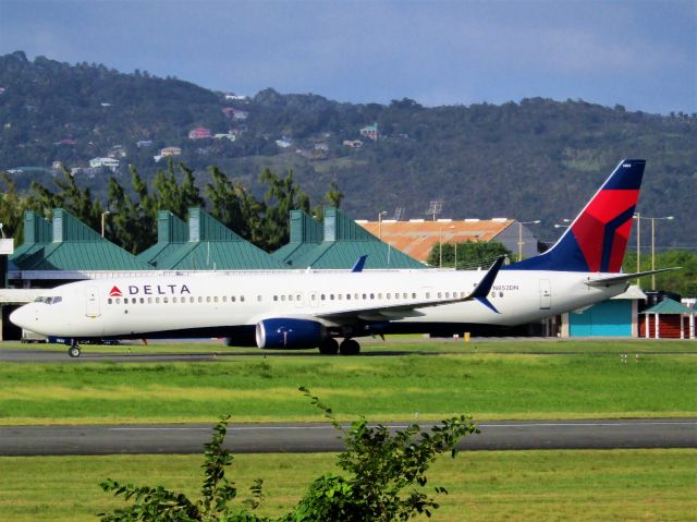 Boeing 737-900 (N852DN)