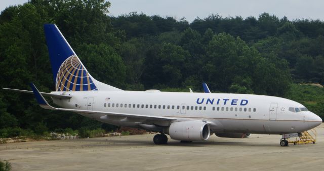 Boeing 737-700 (N16713) - United Airlines 737-700 7/11/13