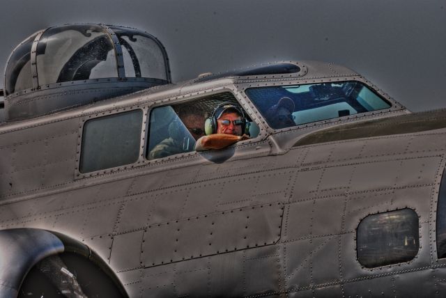 Boeing B-17 Flying Fortress (N5017N)