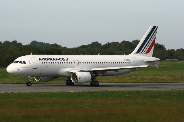 Airbus A320 (F-GKXE) - Airbus A320-214, Brest Guipavas Airport (LFRB-BES)