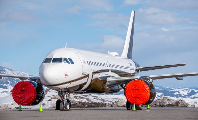 Airbus A319neo (LX-TCB)