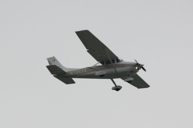 Cessna Skylane (N735YA) - Cessna Skylane (N735YA) on approach to Sarasota-Bradenton International Airport following a flight from Page Field Airport