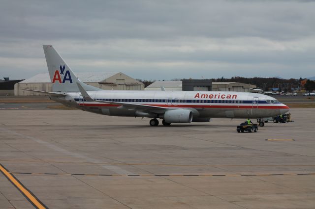 Boeing 737-800 (N855NN) - American 737-800 flight 1916 from Dallas/Fort Worth Int'l pulling into the gate.