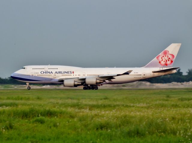 Boeing 747-400 (B-18210)