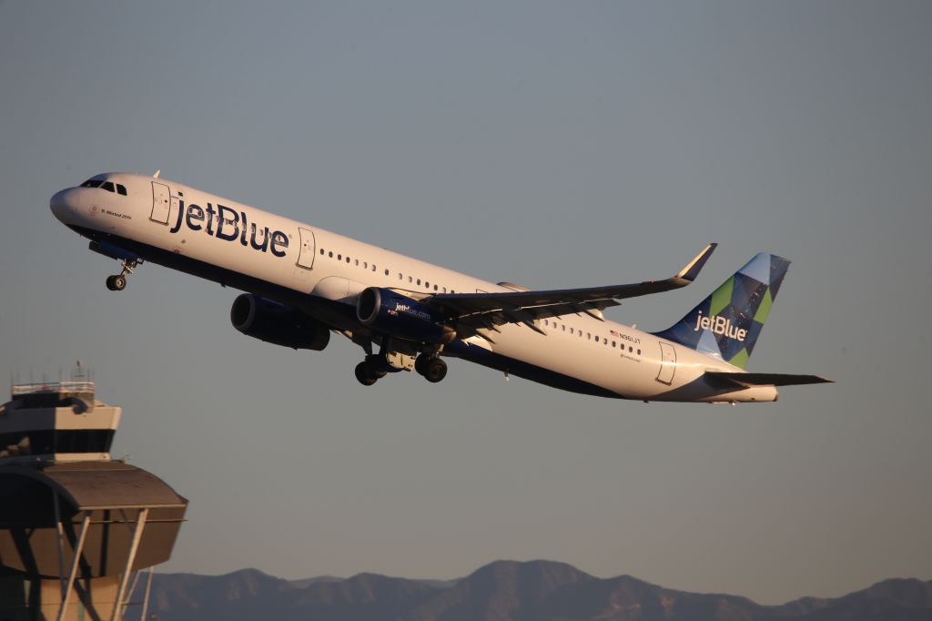 Airbus A321 (N961JT)