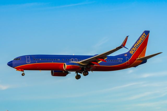 Boeing 737-800 (N8639B) - A Southwest Airlines 737-800 landing at PHX on 2/5/23. Taken with a Canon R7 and Tamron 70-200 G2 lens.