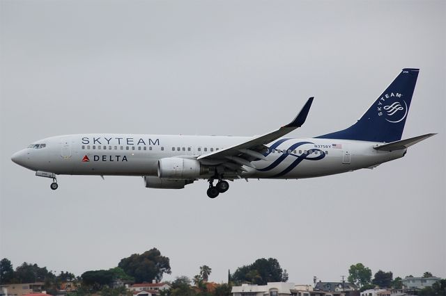 Boeing 737-800 (N3758Y) - Delta Skyteam