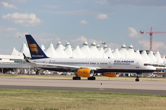 Boeing 757-200 (TF-FIU)