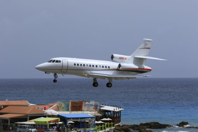Dassault Falcon 900 (N96LA) - N96LA landing