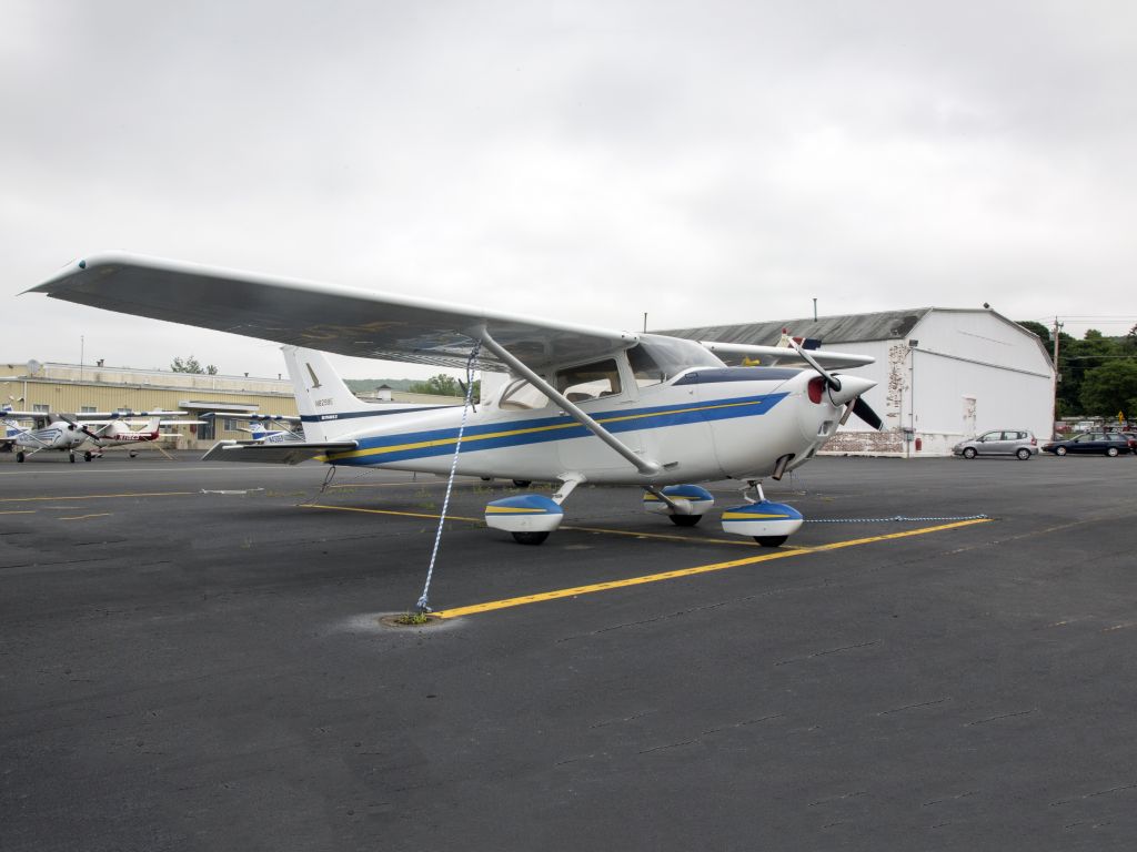 Cessna Skyhawk (N8299E)