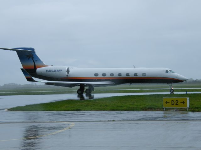 Gulfstream Aerospace Gulfstream V (N528AP) - N528AP GULF G550 CN 5168   ARROW PLANE LC 27-10-2010