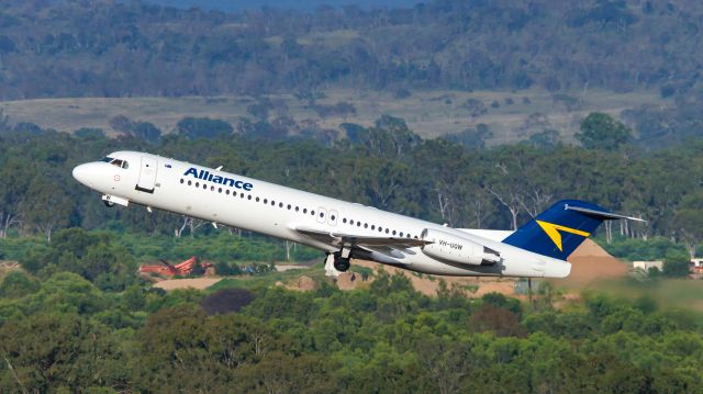 Fokker 100 (VH-UQW)