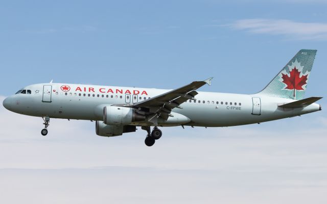 Airbus A320 (C-FPWE)