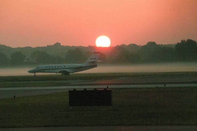 Cessna Citation Sovereign (N317QS) - Taxing to runway 28 Cape May KWWD Sun-Up