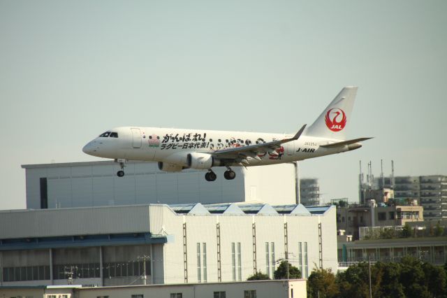 Embraer 170/175 (JA225J)