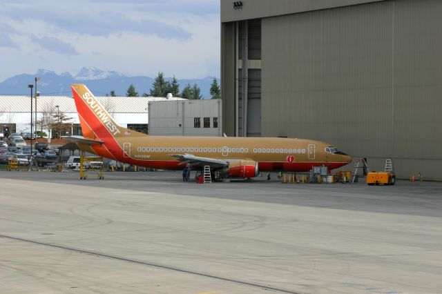 BOEING 737-300 (N313SW) - KPAE - N313SW in for modifications/paint etc at Goodrich Aerospace at Everett 3/1/2005.