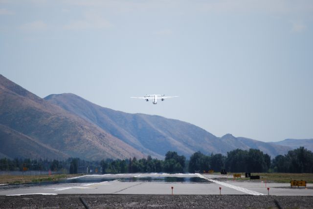 de Havilland Dash 8-400 (N404QX) - Alaska Air flight heading to Portland Oregon out of the Freidman Memorial Airport in Hailey Idaho