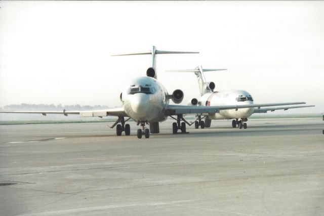 Boeing 727-100 (N930FT)