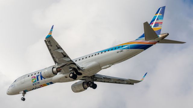 EMBRAER 195 (4X-EMC)