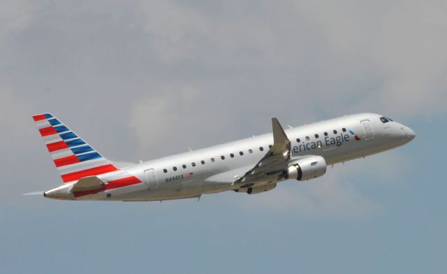 Embraer 170/175 (N444YX)